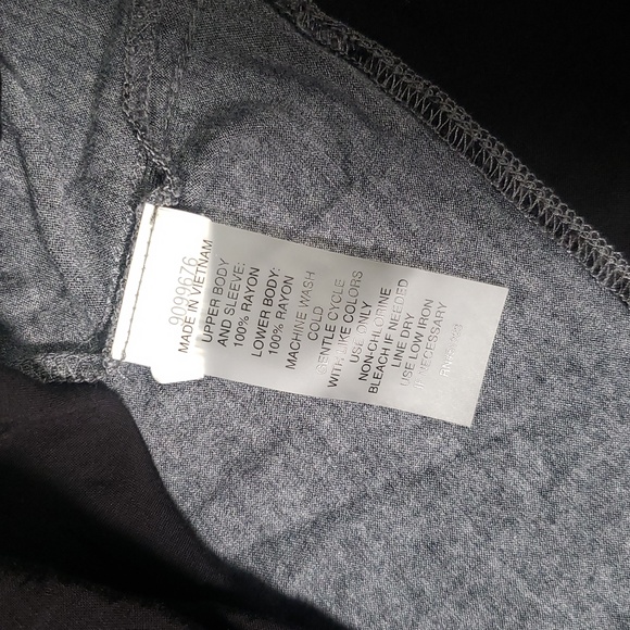 Two by Vince Camuto grey and Black top in large - Picture 3 of 7